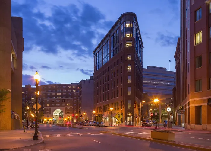 Discover the Best Hotels Close to Faneuil Hall Boston