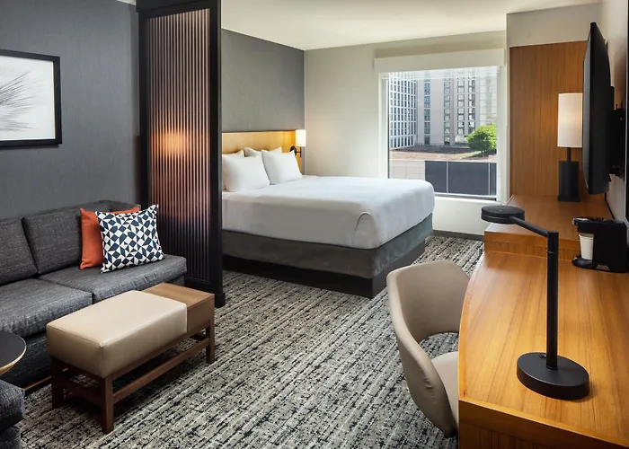 Best Nashville Hotels Close to Bridgestone Arena for Travelers