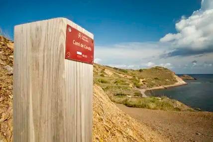 Der Cami de Cavalls führt einmal rund um die Insel.